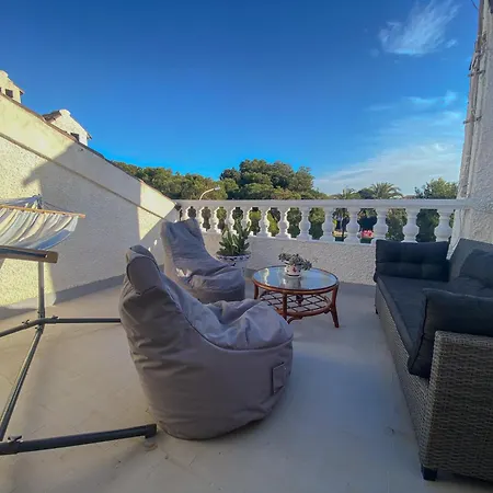 House For Up To 6 Guests With Pool Punta Prima Hébergement de vacances *
