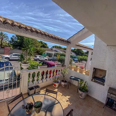 House For Up To 6 Guests With Pool Punta Prima Hébergement de vacances *